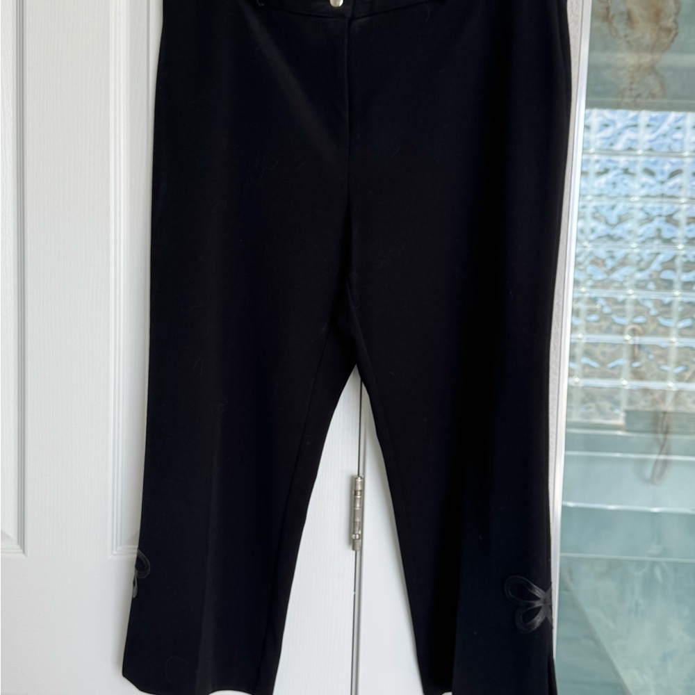 Joseph Ribkoff Black Capris with Bow Detail